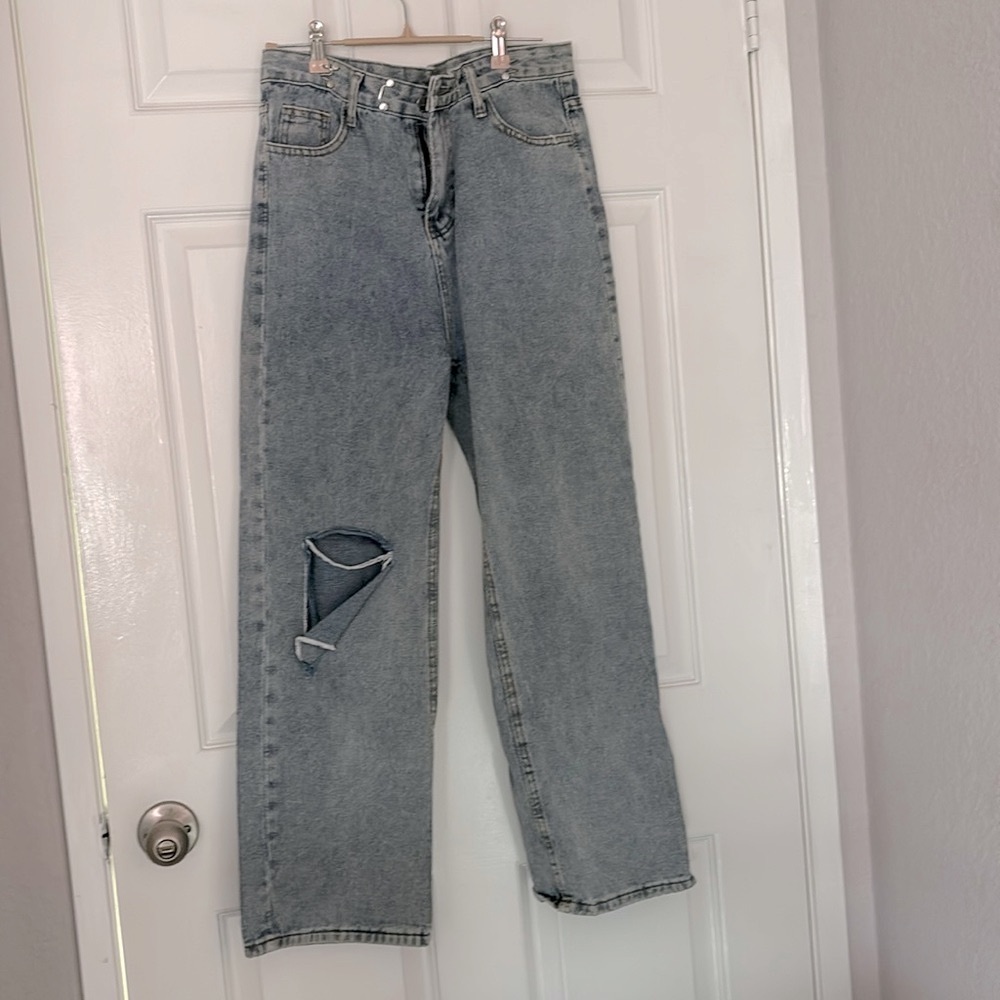 Front and back ripped jeans (25-28)